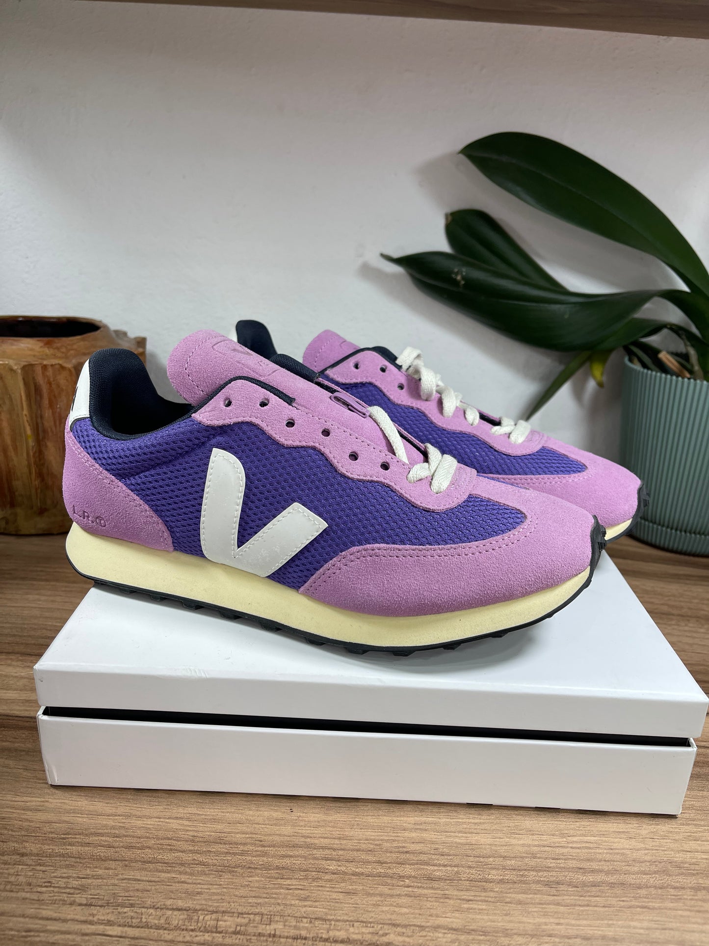 VEJA Rio violet