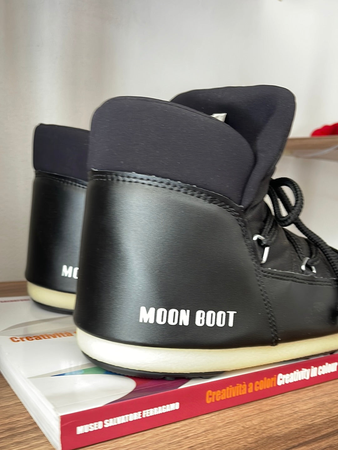 MOON BOOT negra