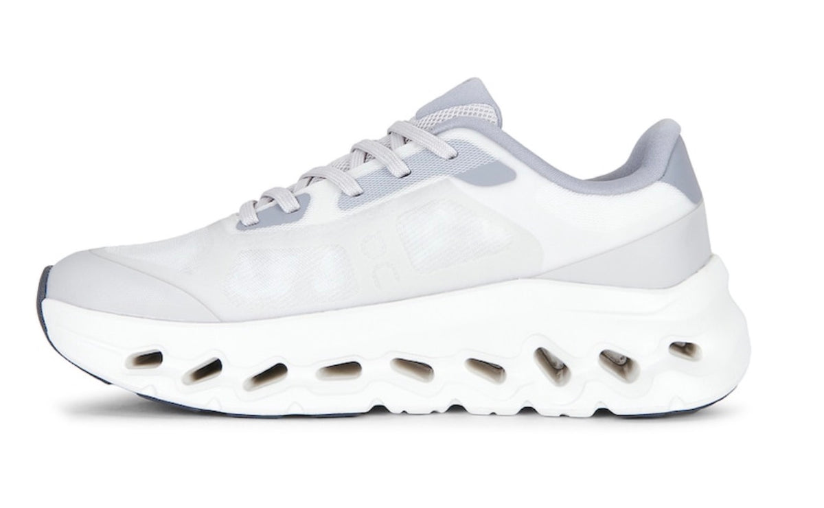 Cloudtilt Remix Sneaker / Dama