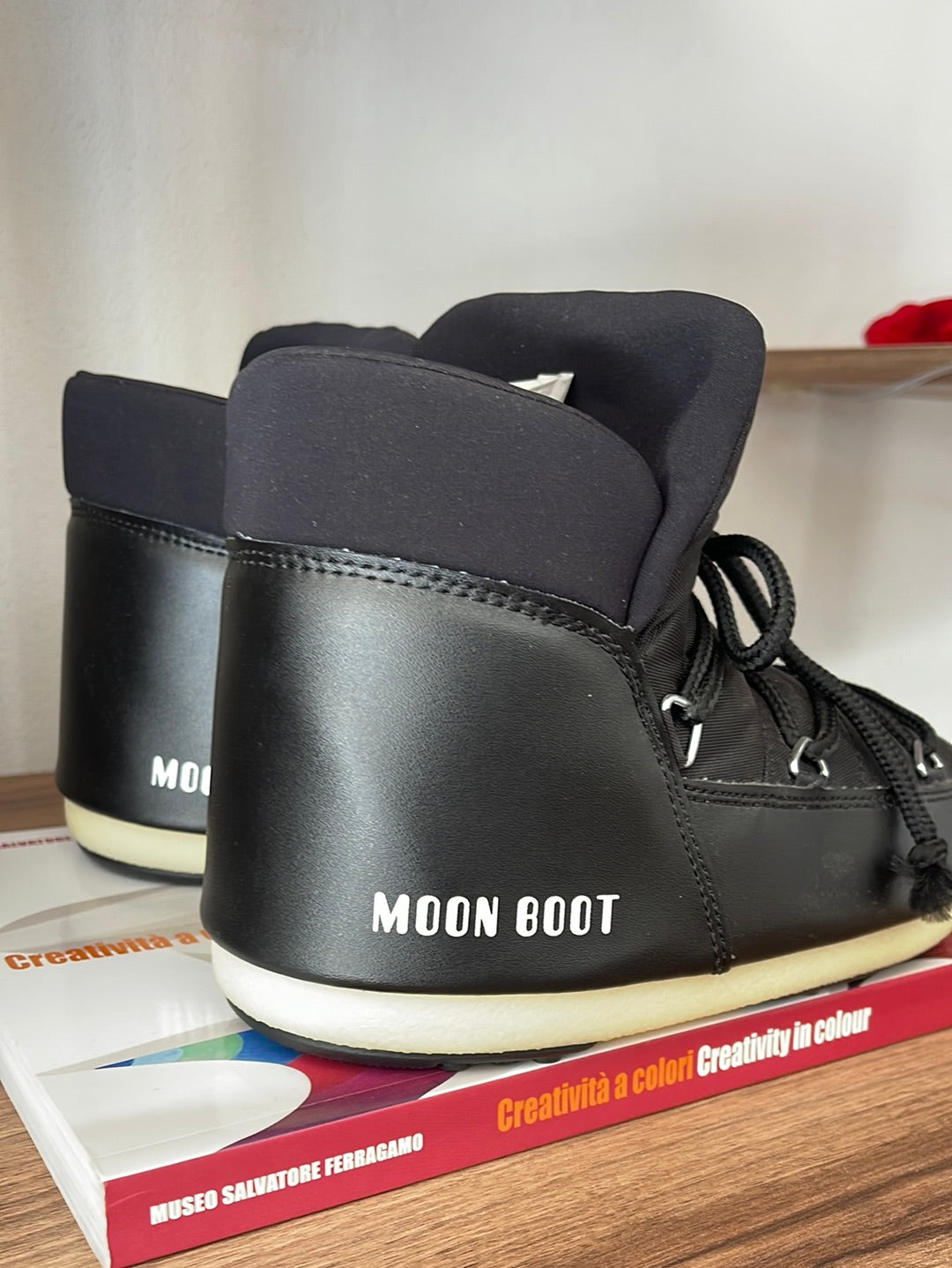 MOON BOOT negra