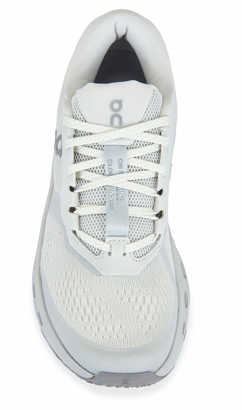 Cloudrunner 3/ Dama