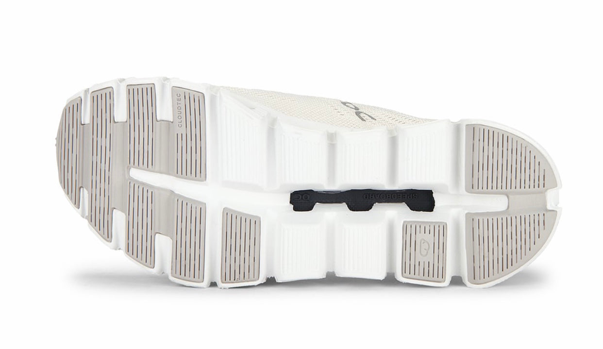 Cloud 6 Coast / Dama