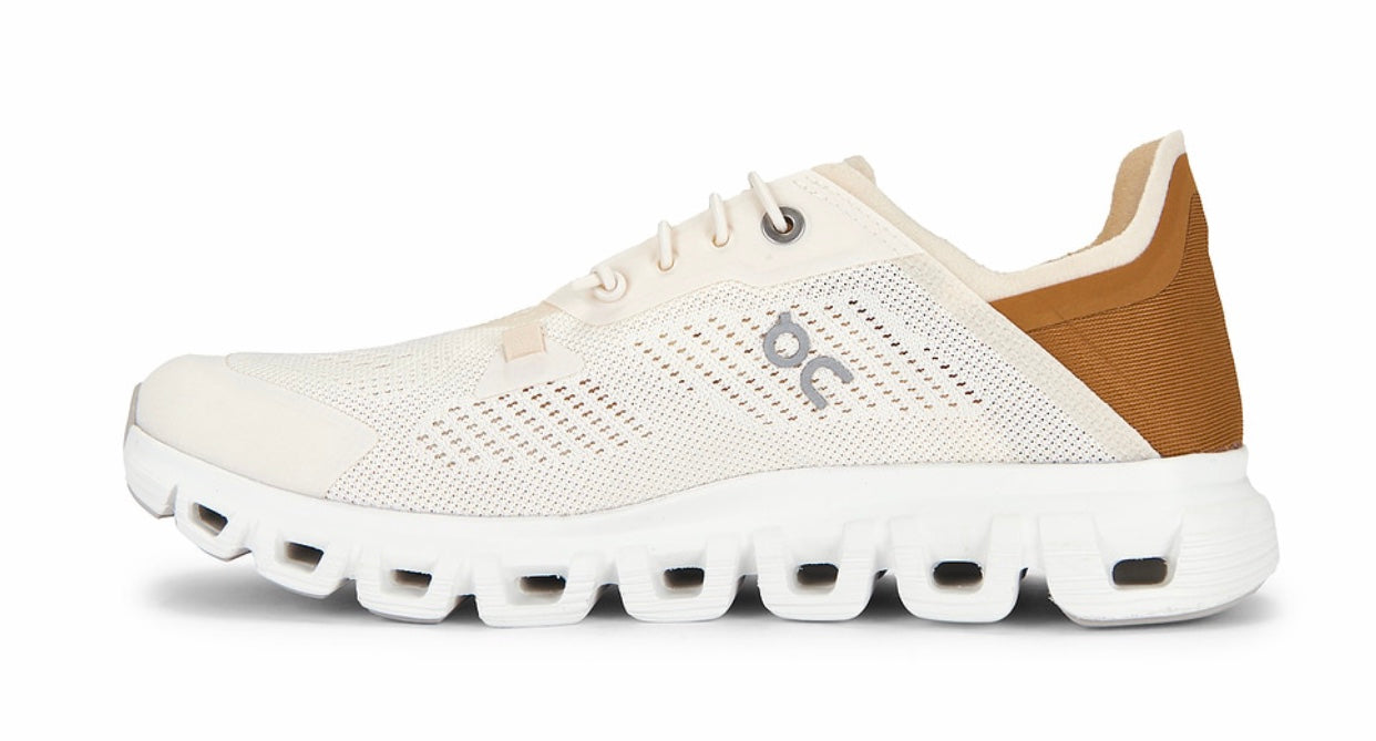 Cloud 6 Coast / Dama