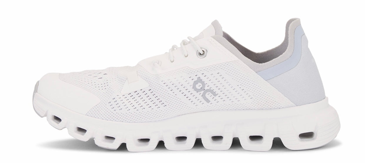 Cloud 6 Coast / Dama