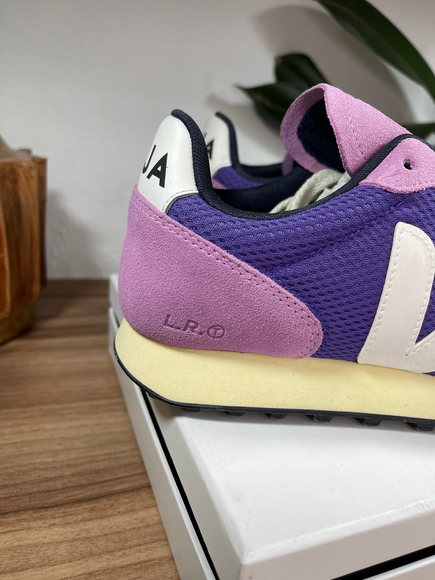 VEJA Rio violet