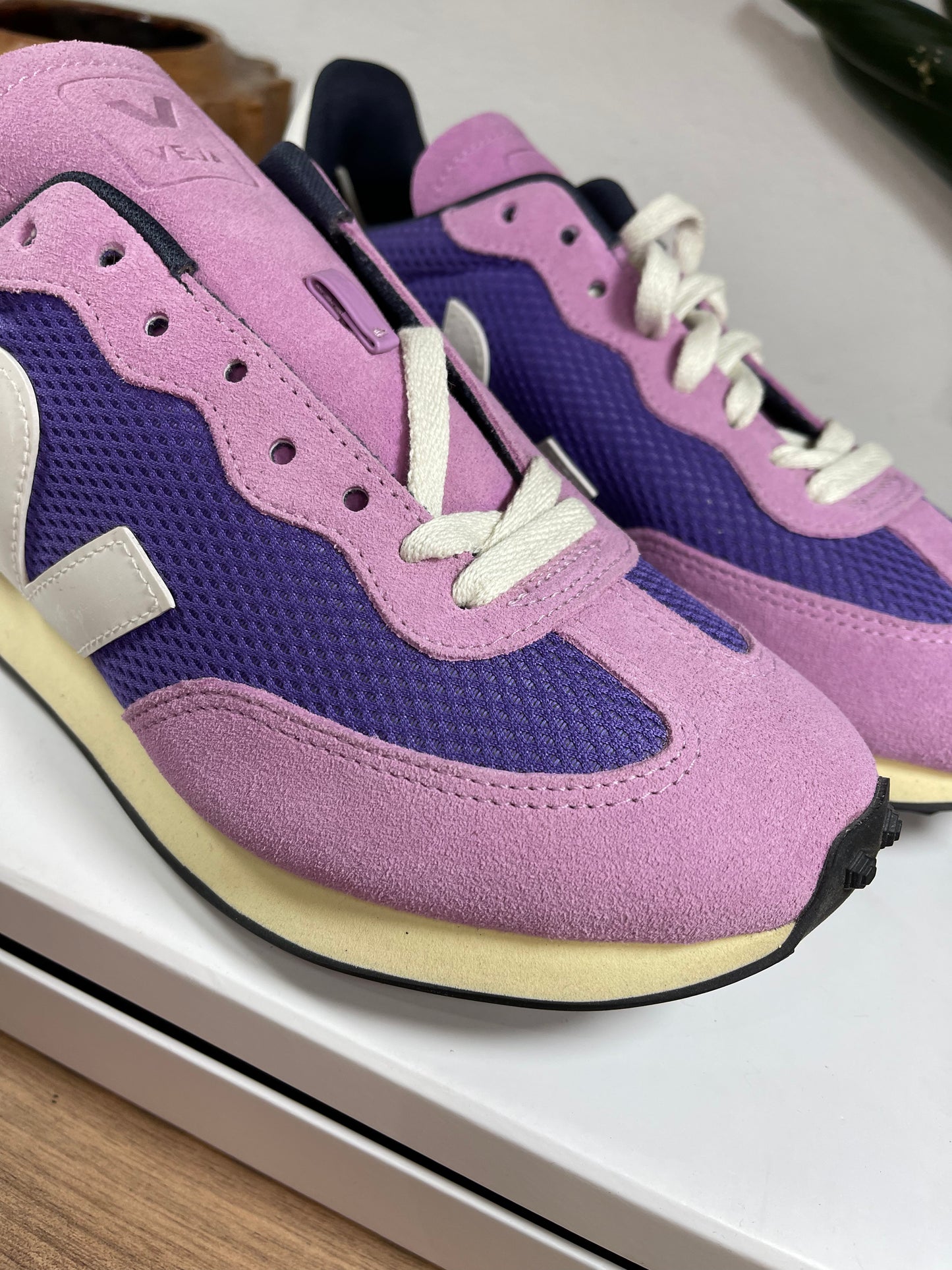 VEJA Rio violet