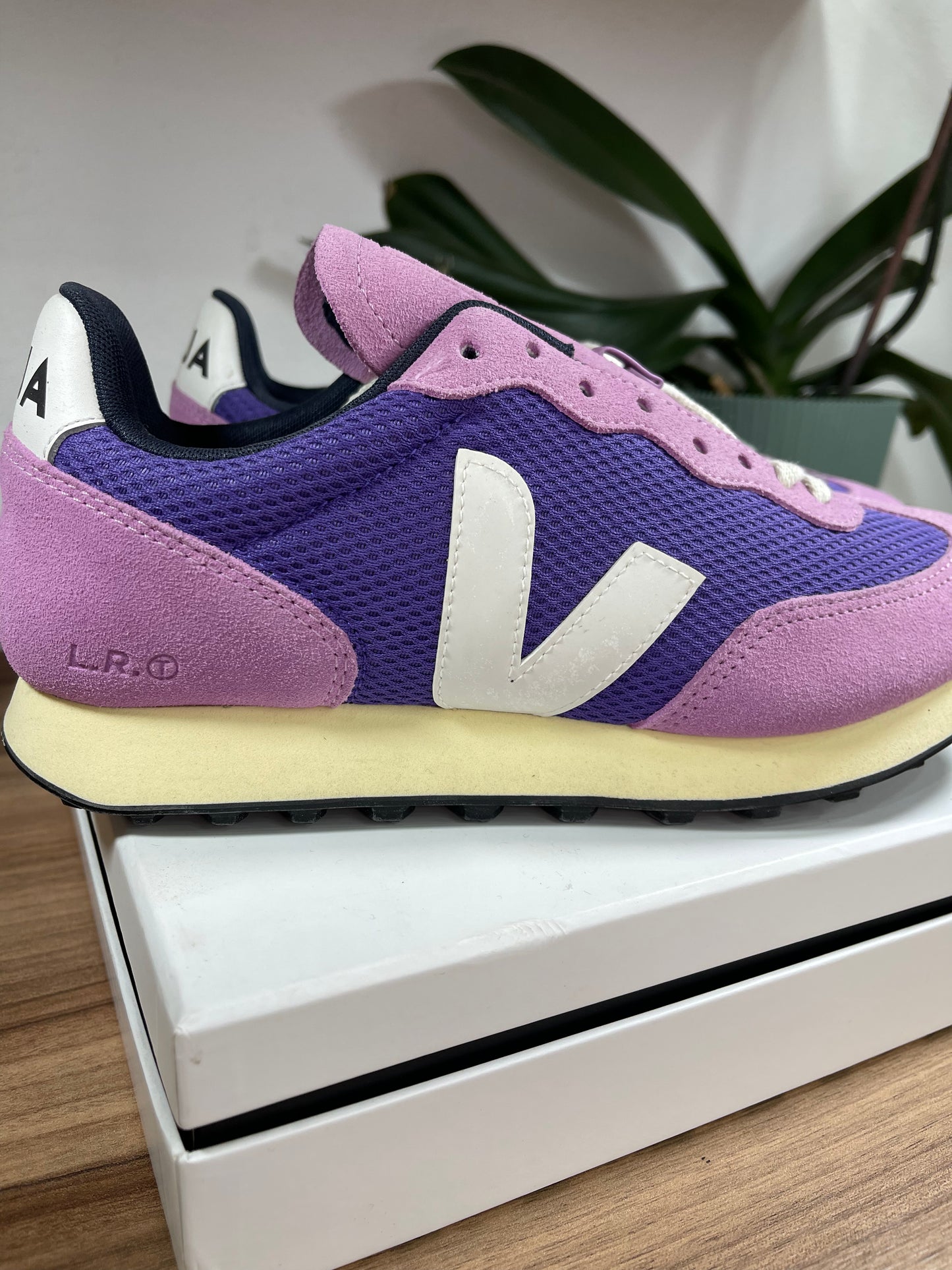 VEJA Rio violet