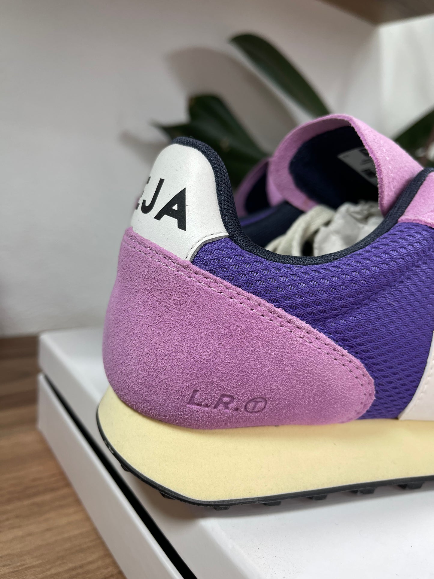 VEJA Rio violet